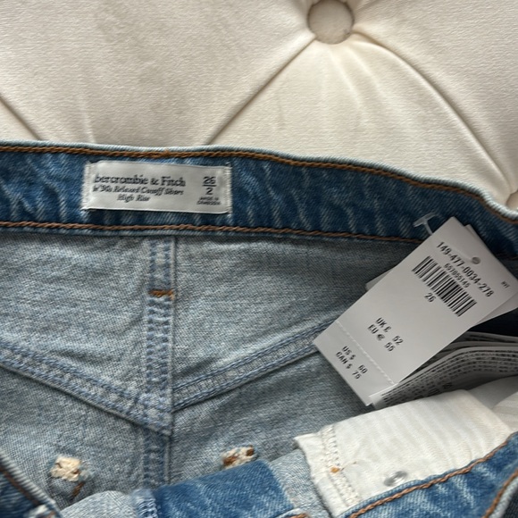 Abercrombie 90’s Cutoff Shorts - Picture 2 of 3